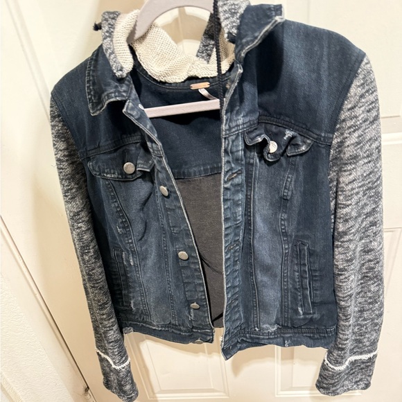 Free People Distressed Denim Jacket With Knit Sleeves Removable Hoodie large - Picture 13 of 13